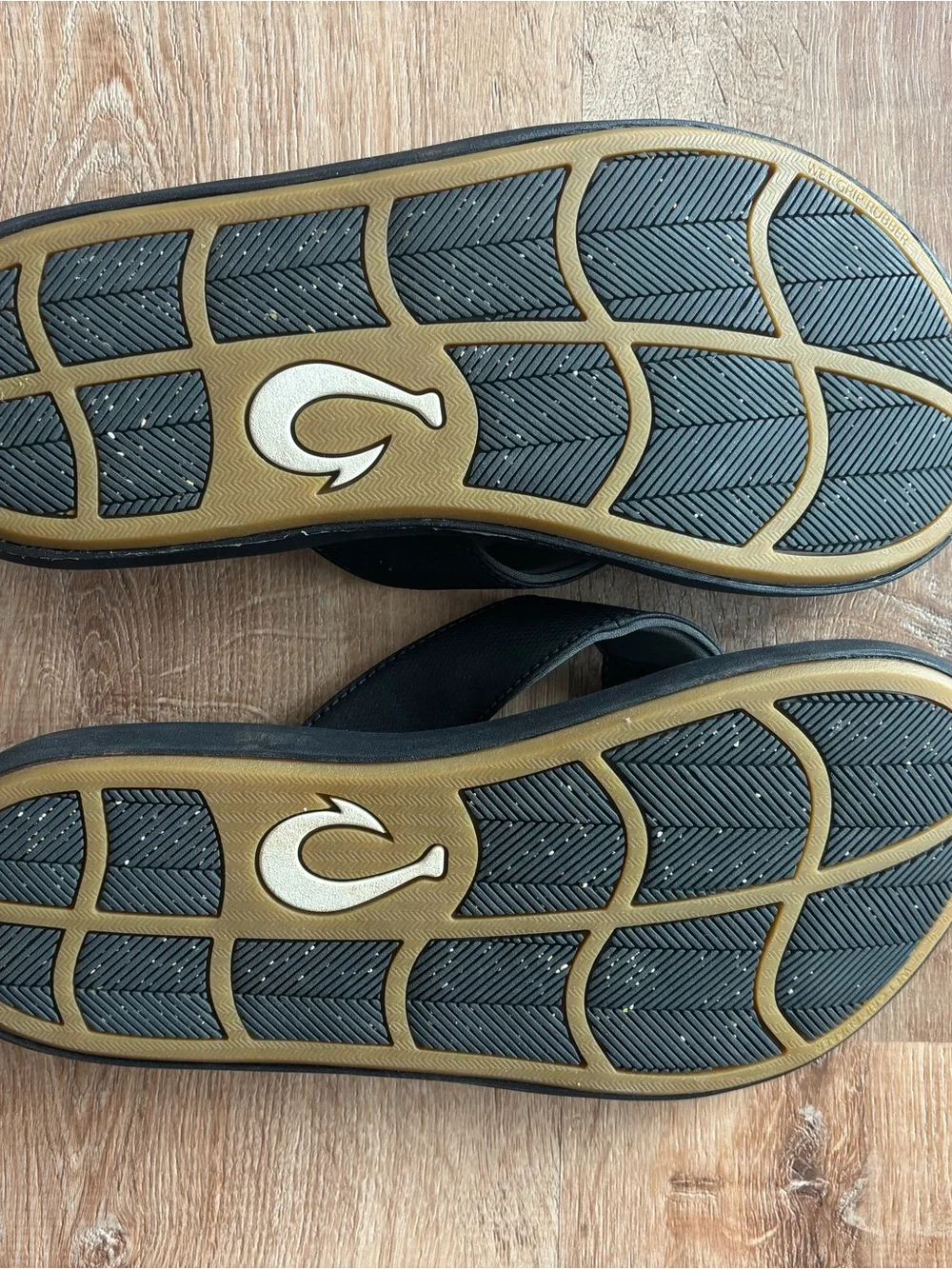 OluKai Black/Gray Comfort-Stride Men’s Flip Flop Sandals